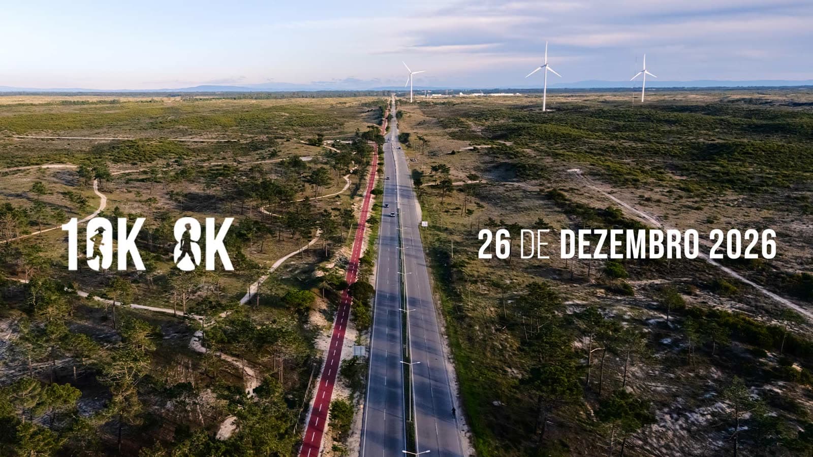 Capa da 5.ª São Silvestre Praia da Tocha: estrada para a praia vista do ar, com 10K, 8K e 26 de dezembro de 2026
